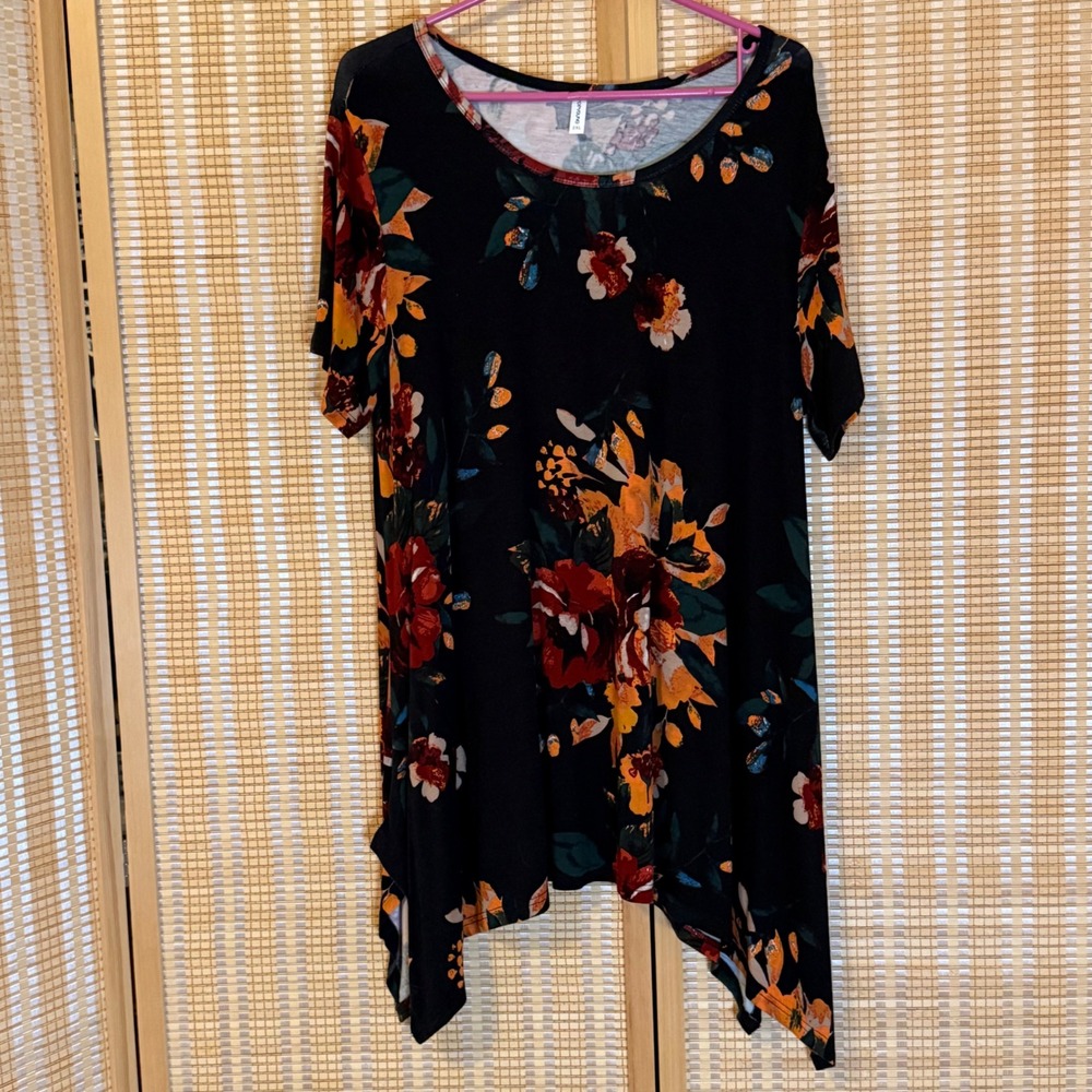 POPYOUNG Womens 2XL Black Floral Handkerchief Hem Tunic Short Sleeve Top